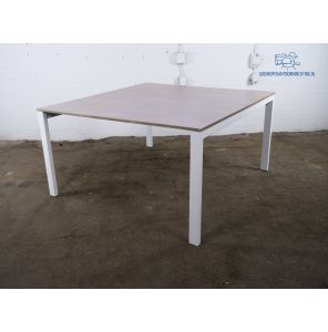 Vergadertafel | Voortman | Z.G.A.N. | 160x160 | Wit frame | Nebraska grijs eiken blad | VT239